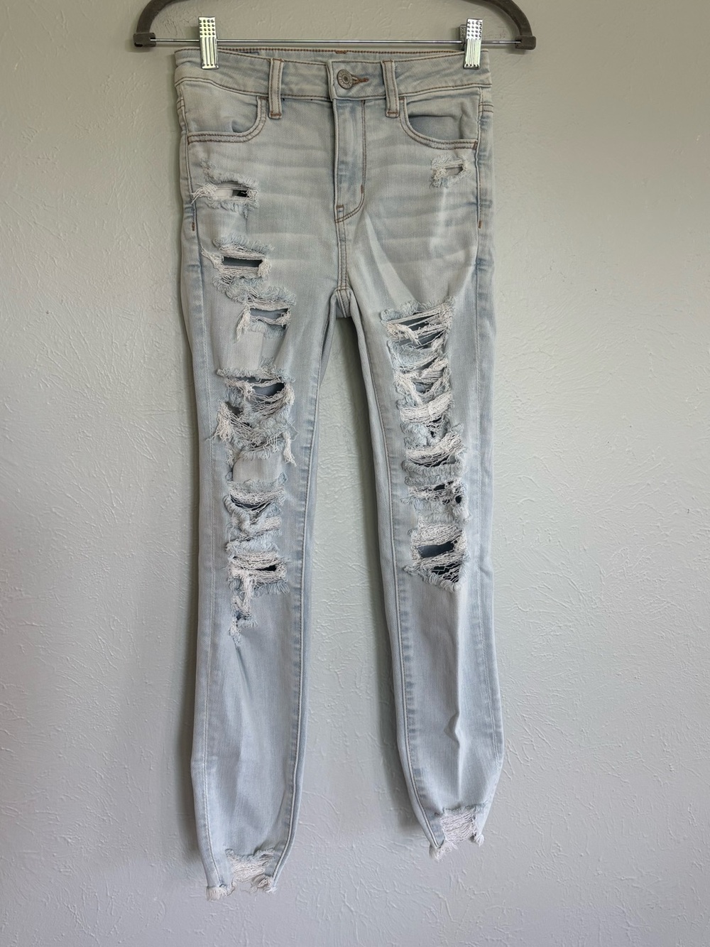 American Eagle Outfitters Light Blue Distressed Skinny Jeans
